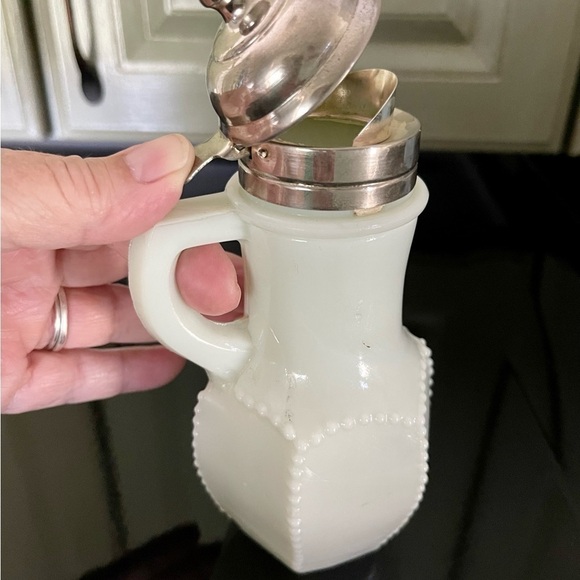 VINTAGE, BEADED, MILK GLASS SYRUP DISPENSER. METAL HINGED LID. 3 1/4”W X 6 3/4”H - Picture 8 of 12